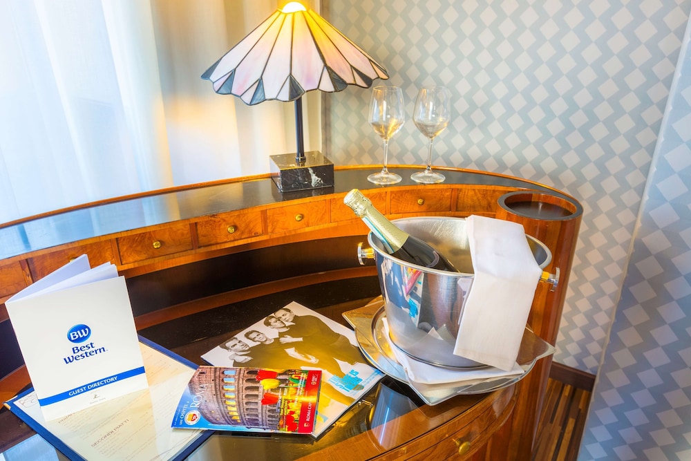 Junior Suite, 1 King Bed, Non Smoking (with Single Sofabed)