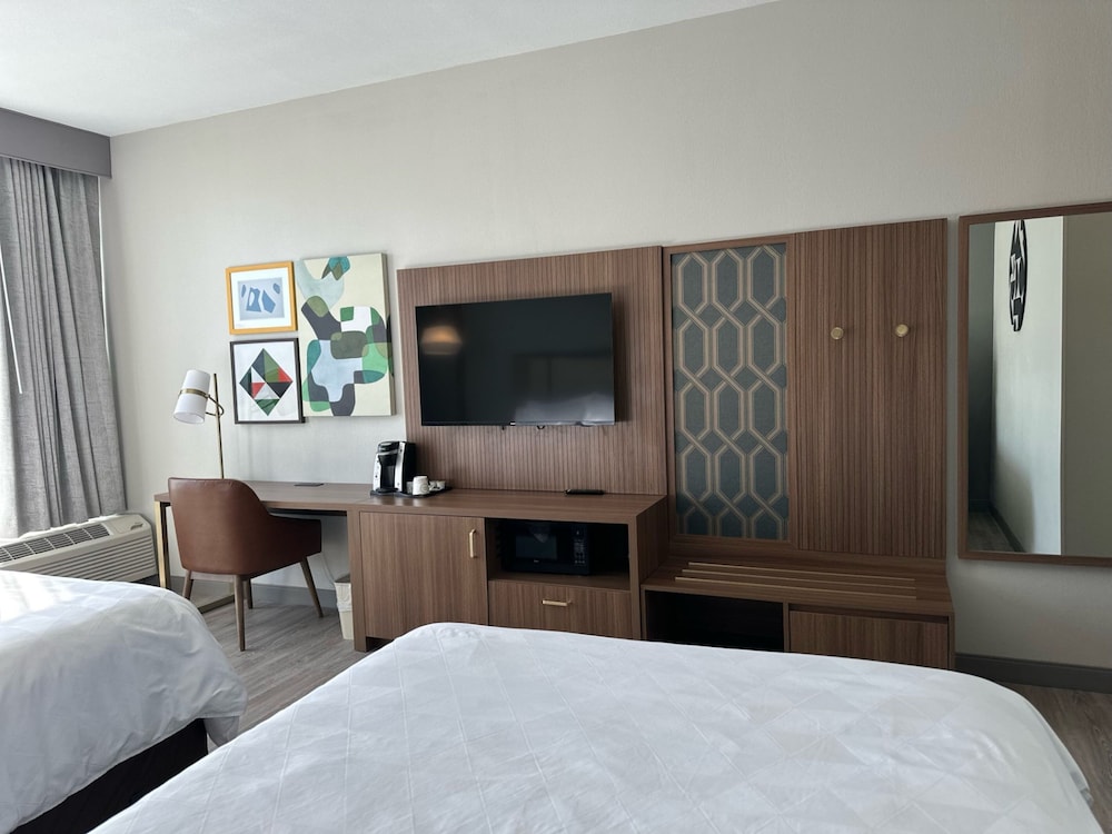 Standard Room, 2 Queen Beds, Mobility Accessible (Accessible Shower) - Photo 1