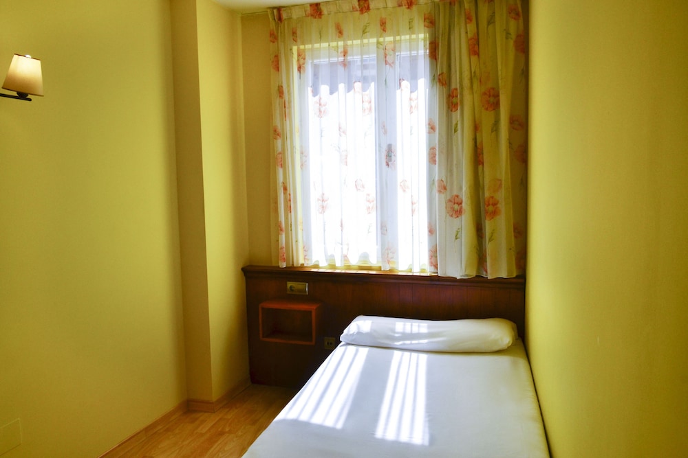 Single Room photo 2