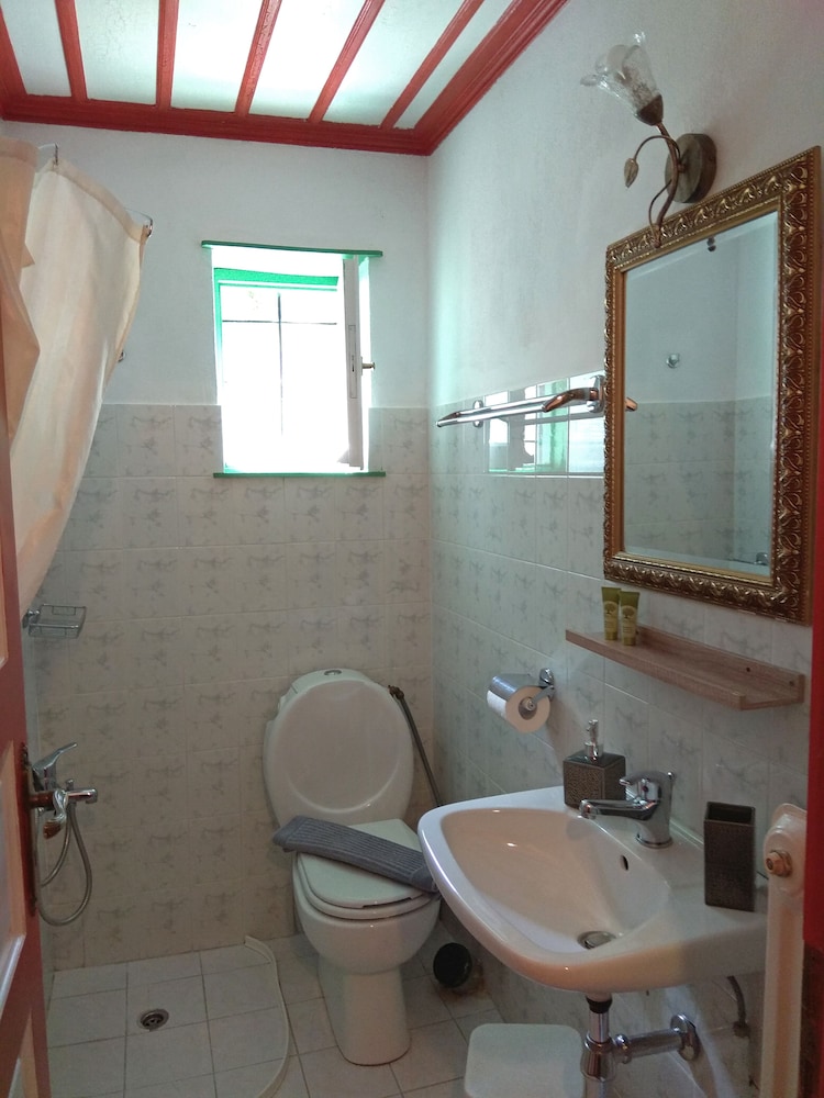 Basic Double Room, Mountain View photo 2