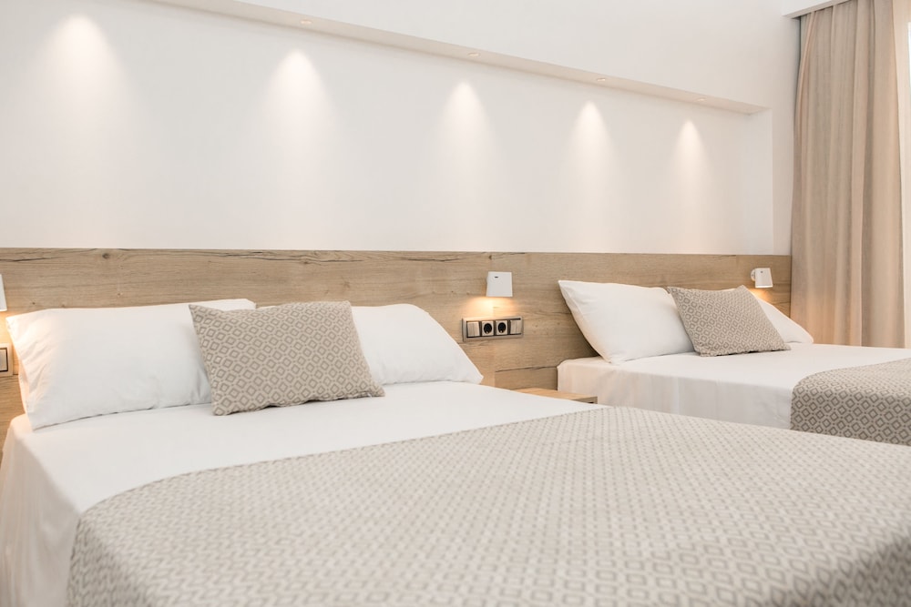 Room, Sea View (1 adult + 2 children)