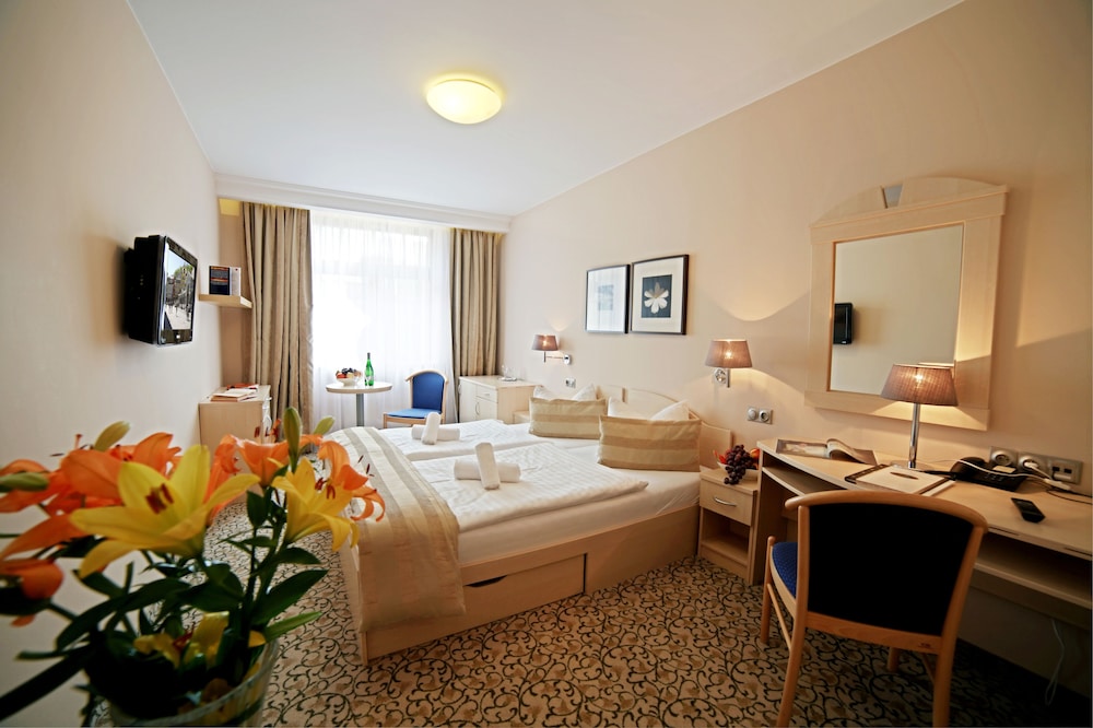 Standard Twin Room, City View photo 3