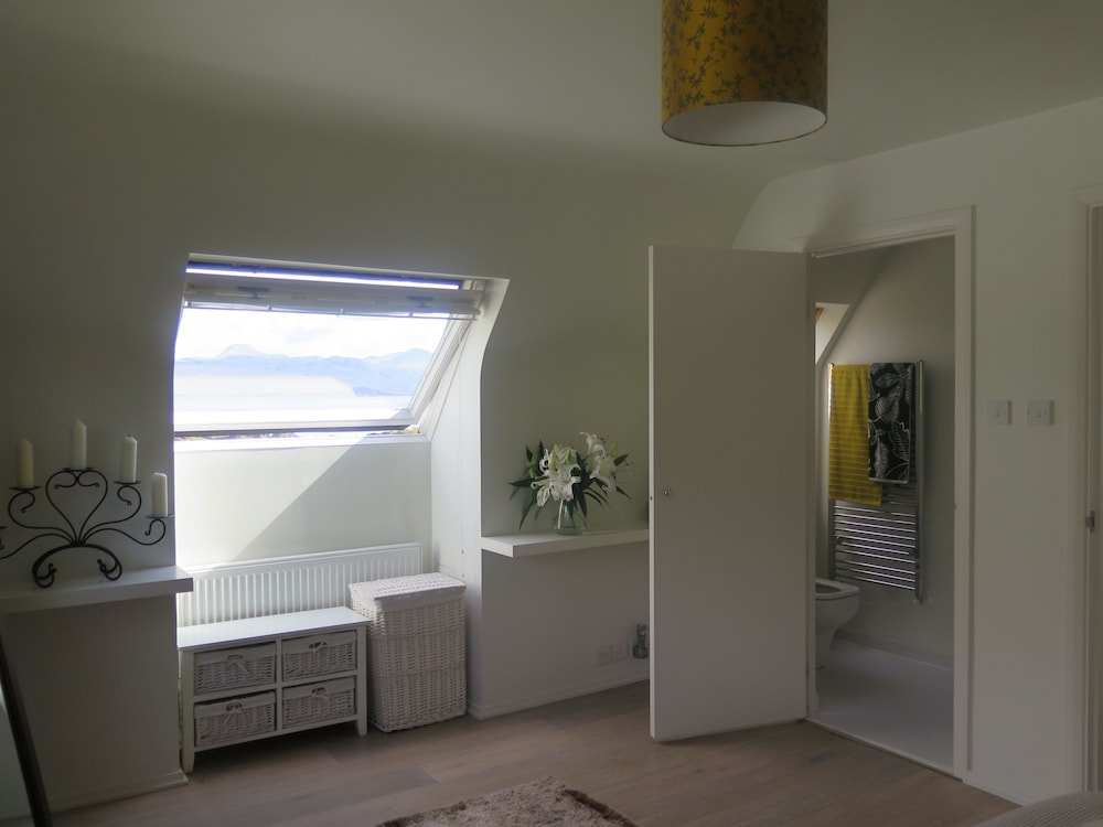 Deluxe Loft, 1 King Bed, Sea View photo 3