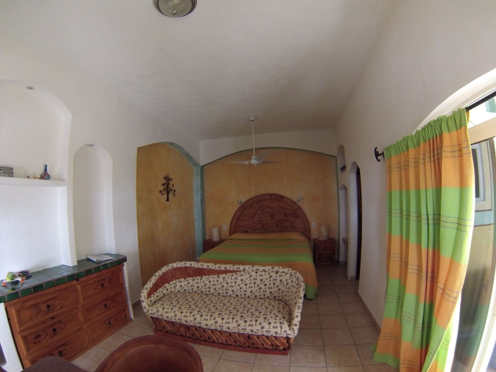 Executive Room, 1 King Bed, Ocean View, Beachfront photo 1