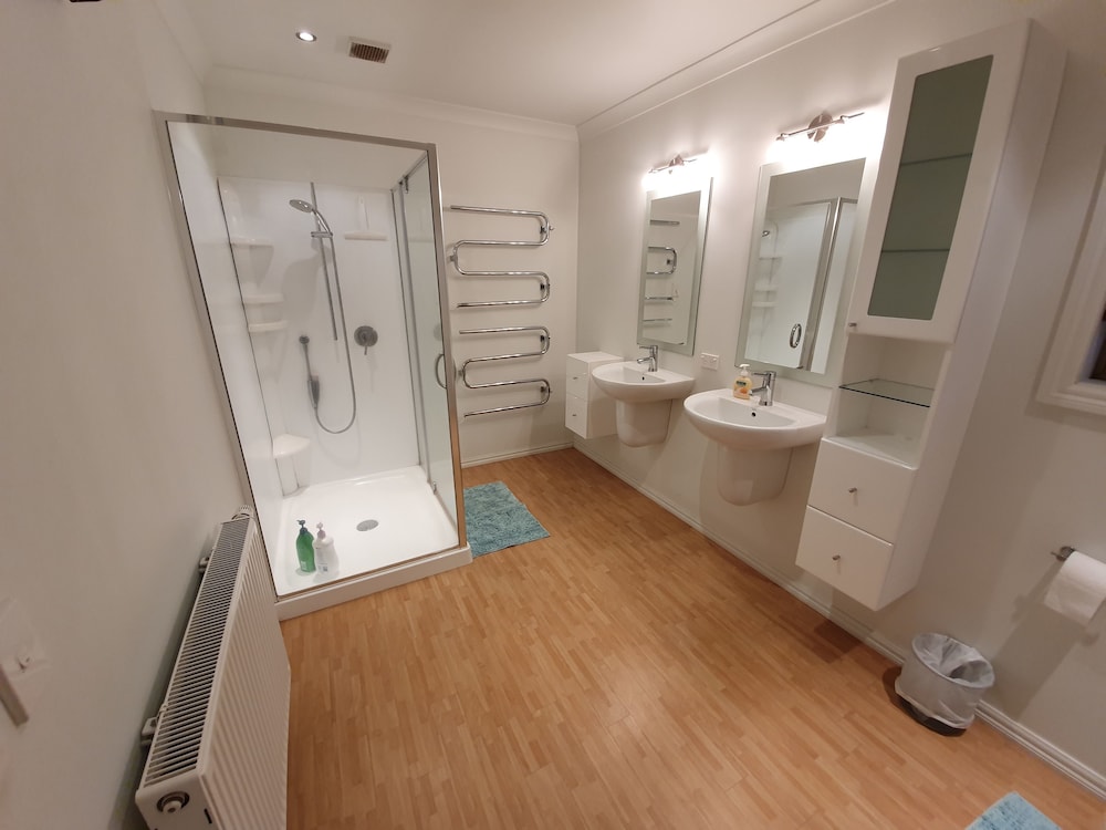 Premium King Ensuite photo 2