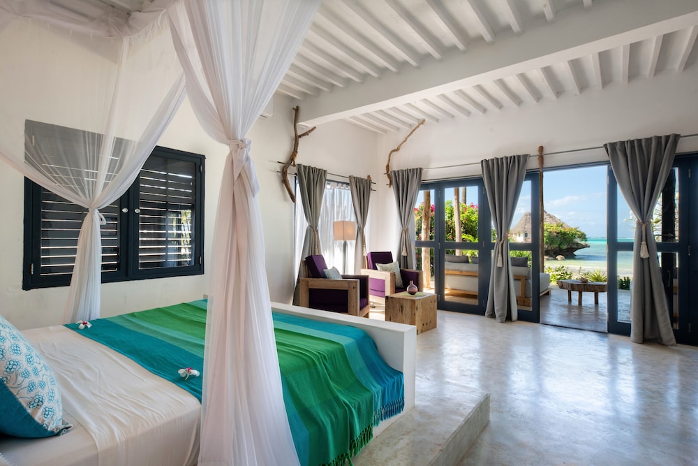 Studio Suite, 1 King Bed, Ocean View, Beachfront