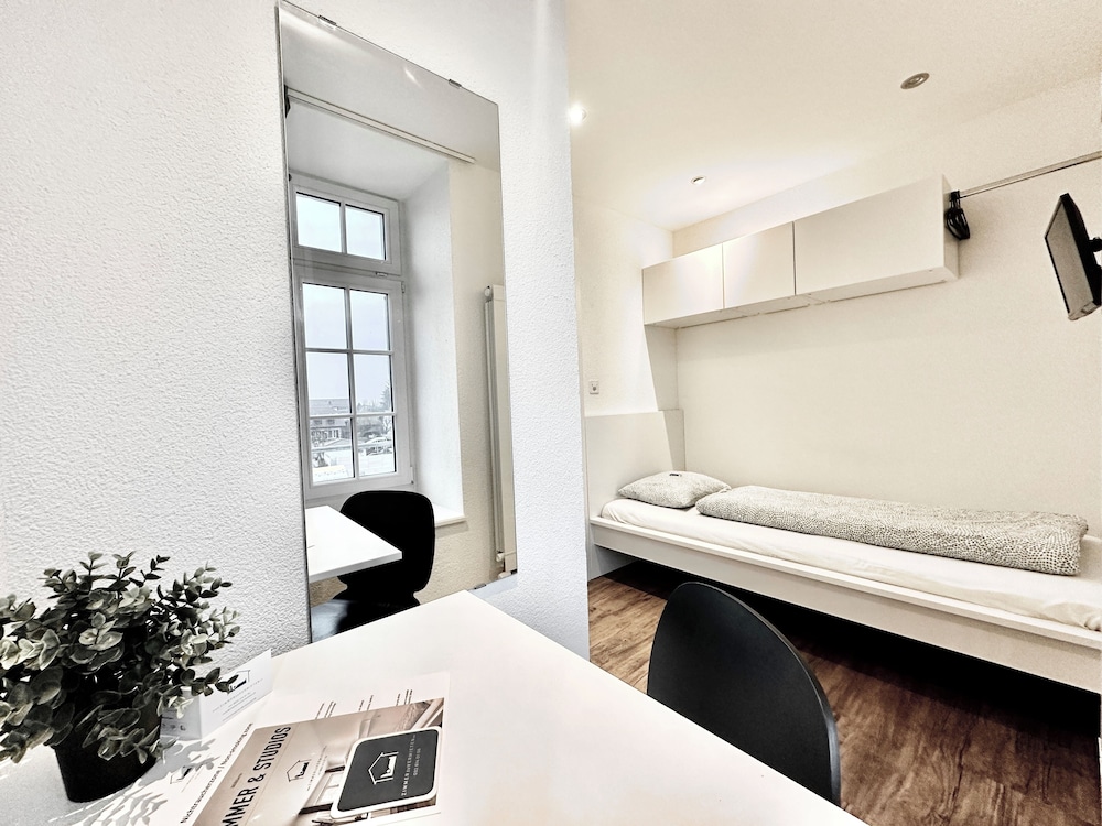 Einzelzimmer mit Allgemeinbad Smalll photo 1
