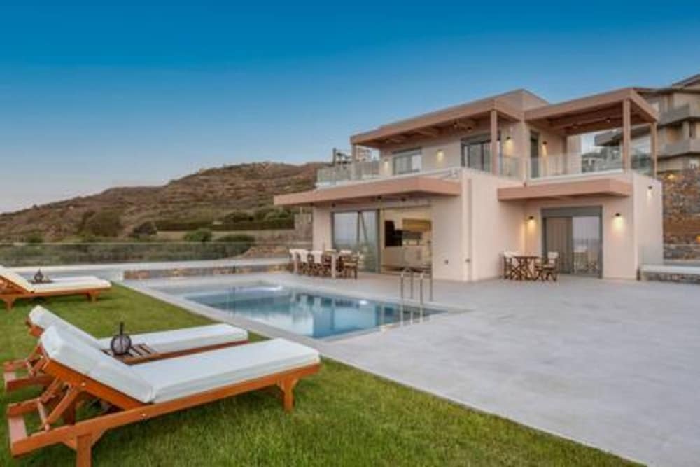 Villa photo 3