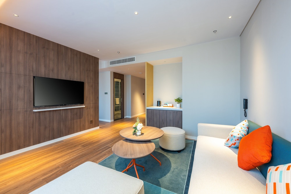 Suite, 1 Bedroom - Photo 3
