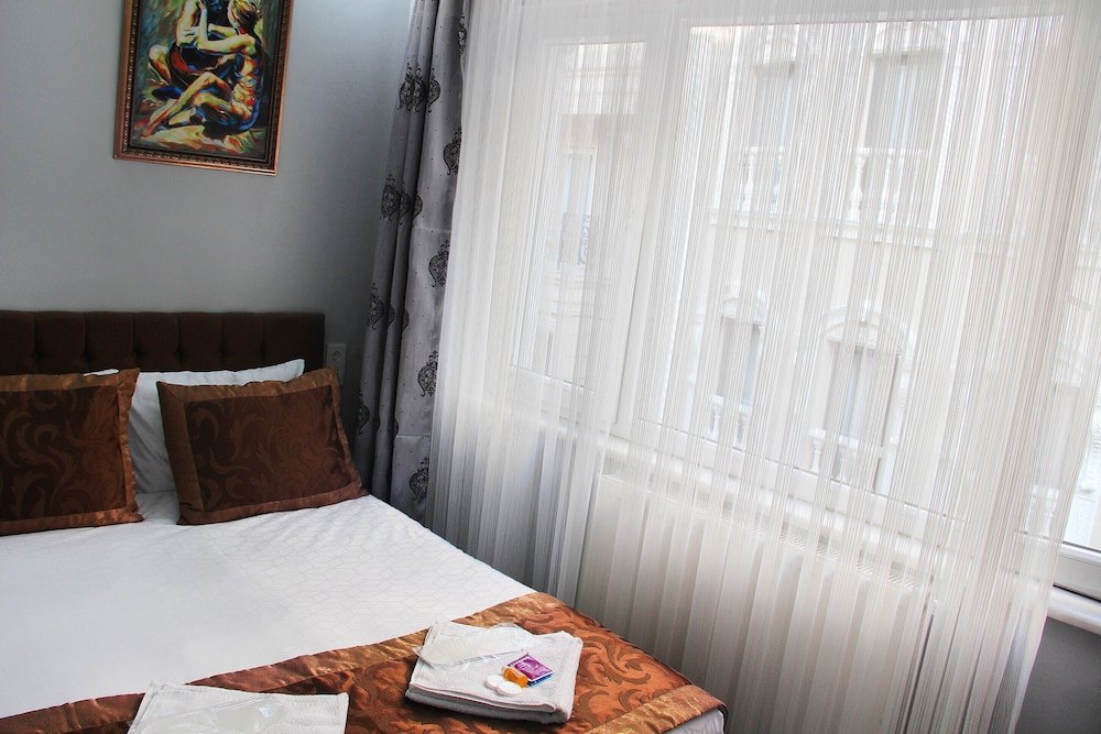 Standard Double or Twin Room photo 3