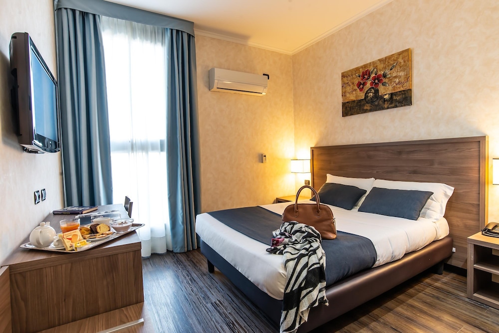 Double or Twin Room (Smart) photo 1