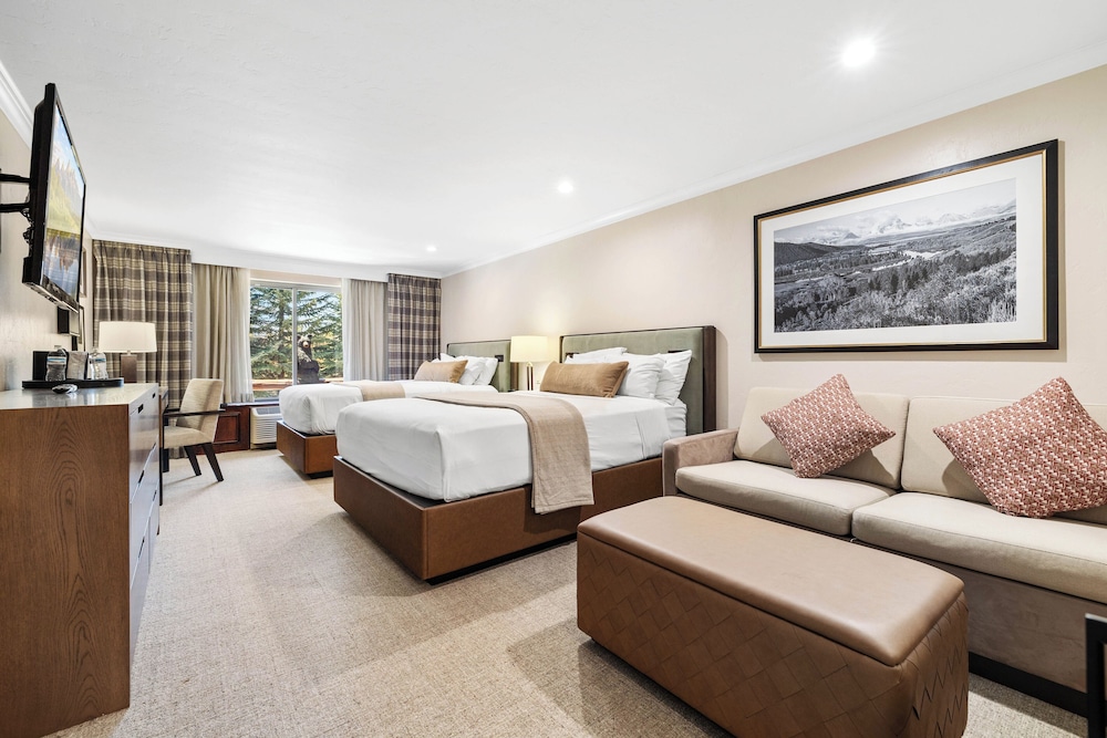 Deluxe Room, Multiple Beds (Premier Double Queen) - Photo 6