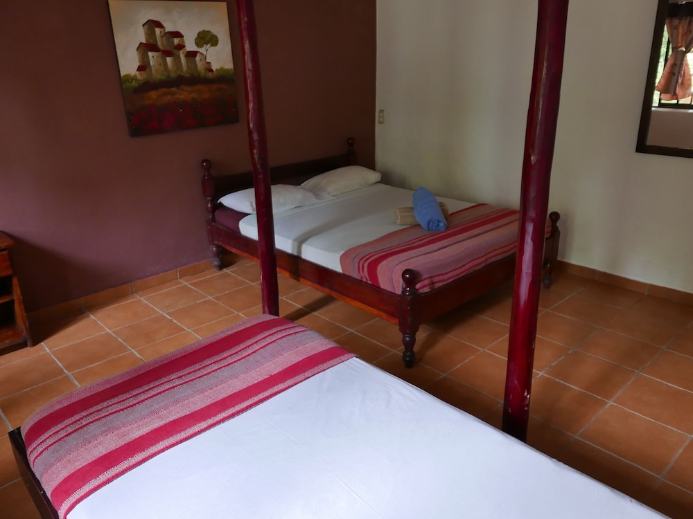Economy Triple Room, Multiple Beds, Shared Bathroom photo 2