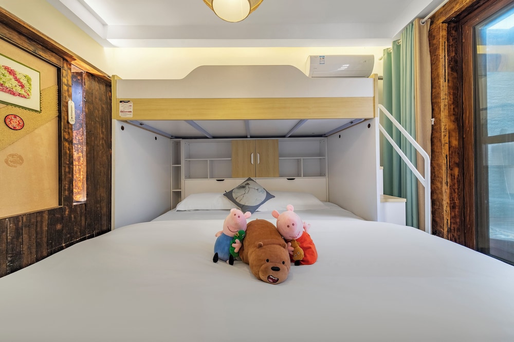 Family Room, 2 Bedrooms, Mezzanine photo 3