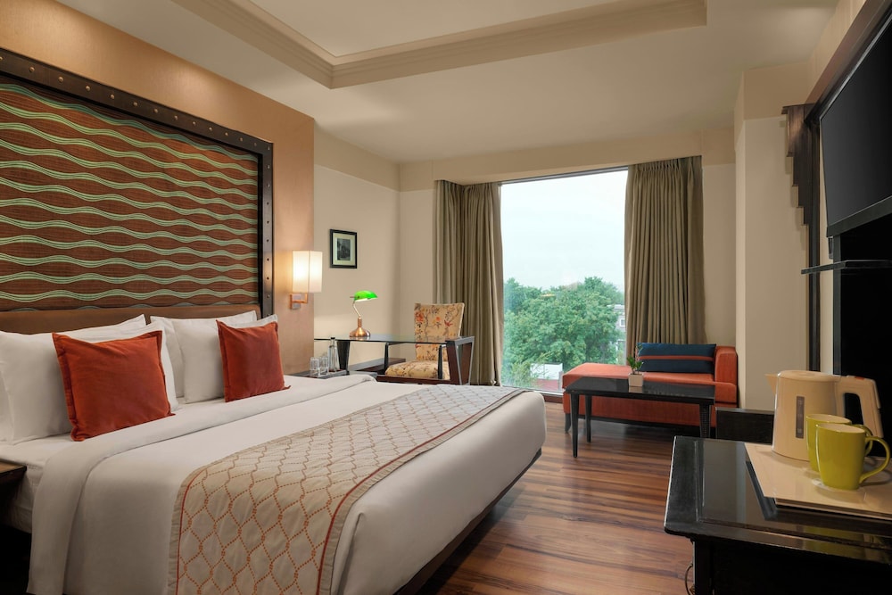 Classic Room, 1 King Bed (View)
