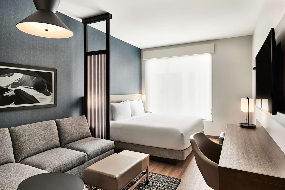 Suite, 1 King Bed with Sofa bed - Photo 4