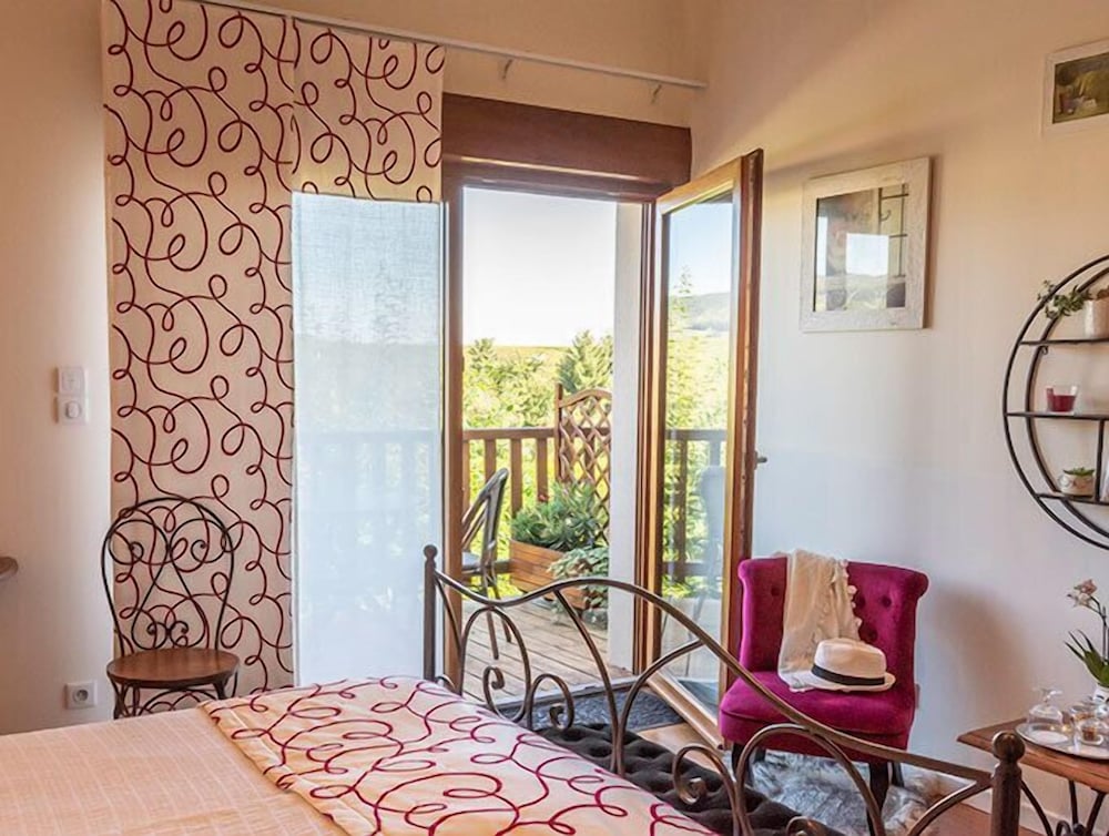 Double Room, Ensuite (Les Cabrettes) photo 3
