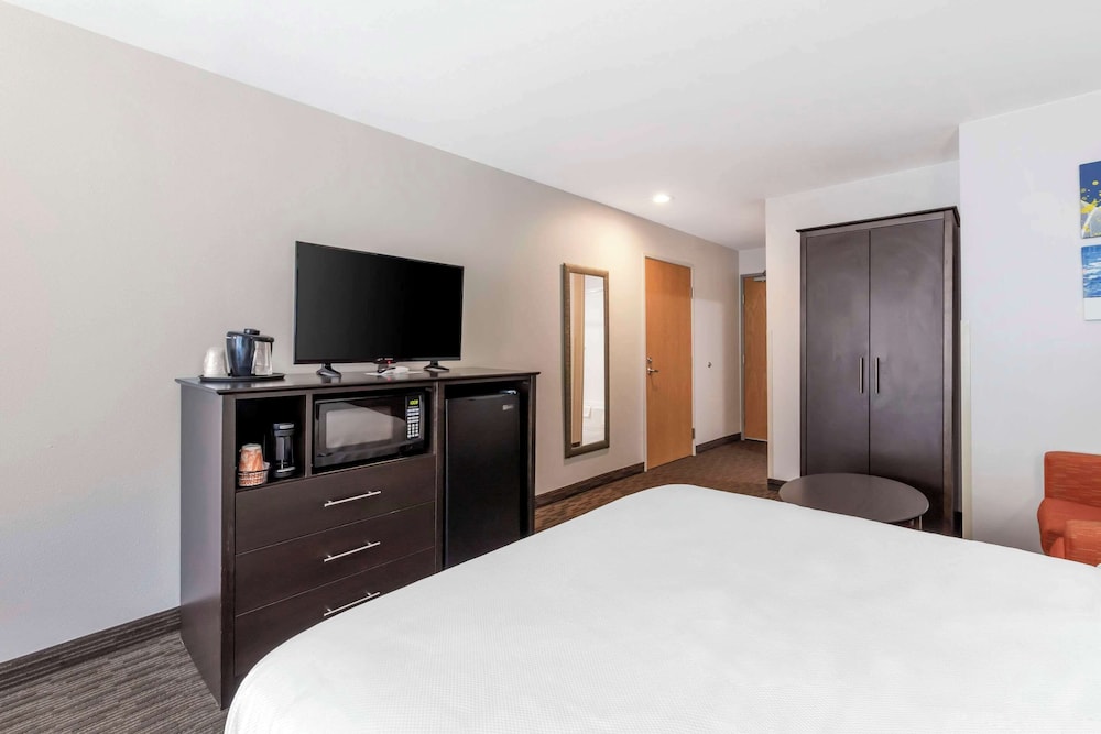 Suite, Multiple Beds, Non Smoking photo 3
