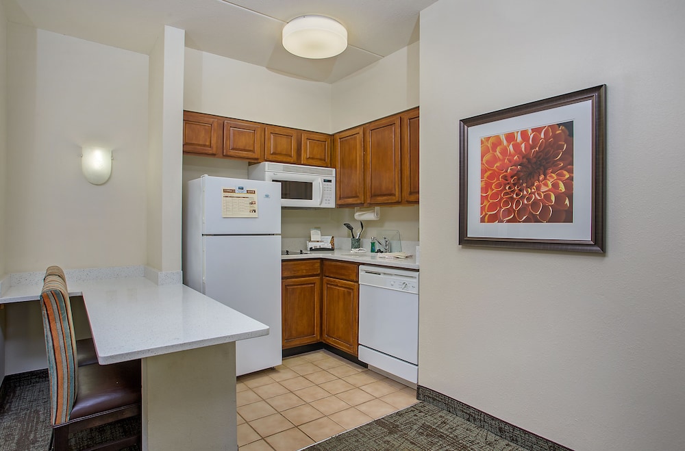 Studio Suite, 1 Queen Bed, Accessible, Kitchen (Accessible Tub) photo 3