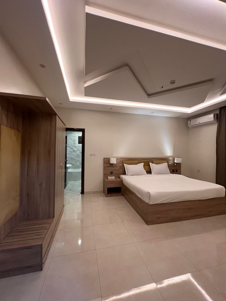 Basic Double or Twin Room, 1 King Bed photo 3