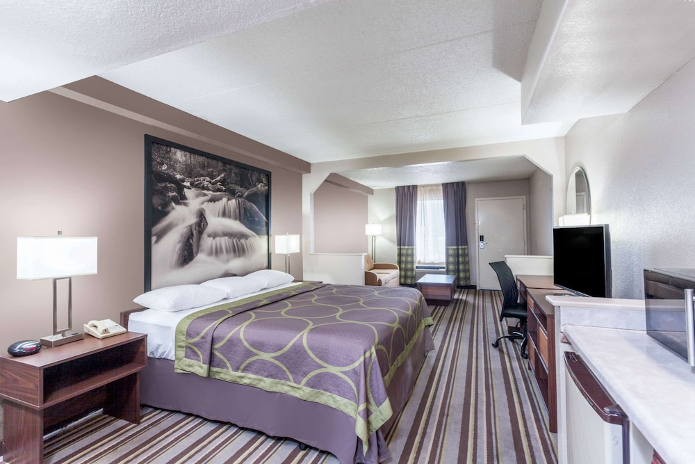 Deluxe Room, 1 King Bed, Non Smoking - Photo 1