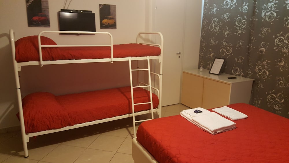 Quadruple Room, Multiple Beds, Ensuite photo 2