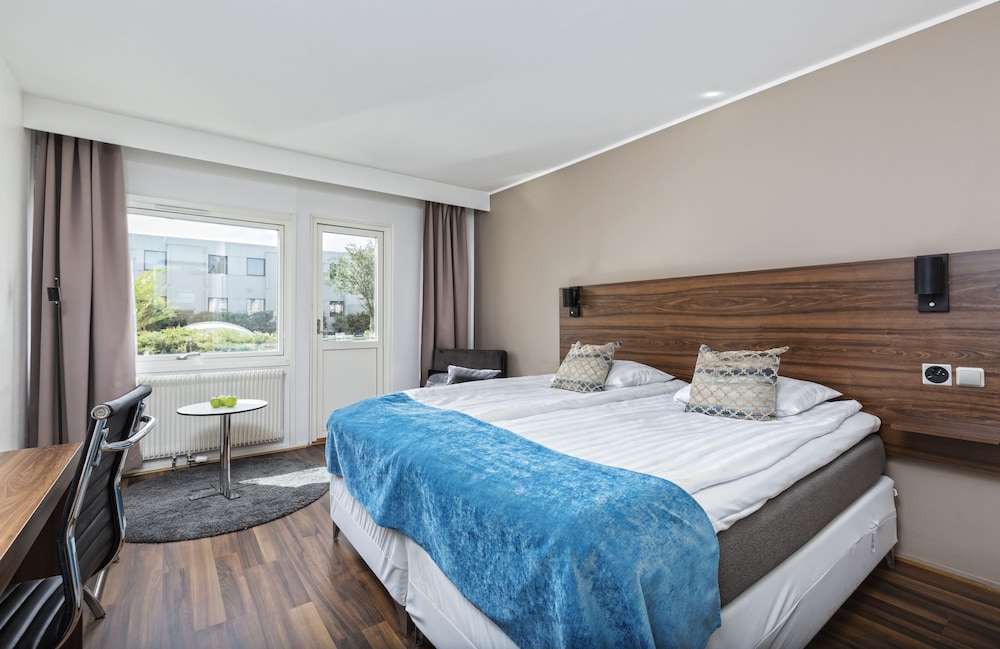 Standard Room, 1 Queen Bed - Photo 1