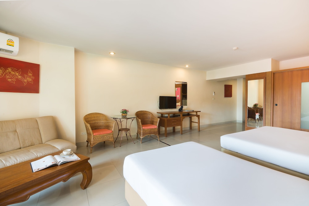 Deluxe Family Room-Pet Friendly - Photo 11