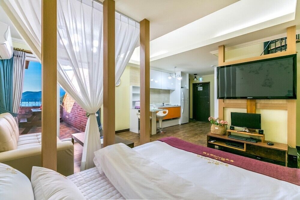 Room (Beach-dong 201) - Photo 1