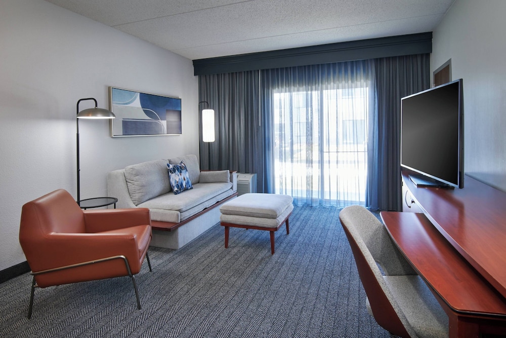 Suite, 1 Bedroom - Photo 7