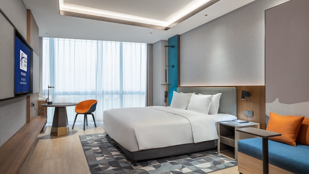 Suite, 1 Bedroom - Photo 1
