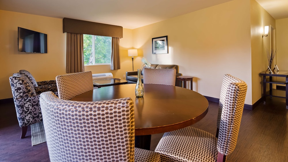 Suite, 1 King Bed, Balcony, Golf View photo 2