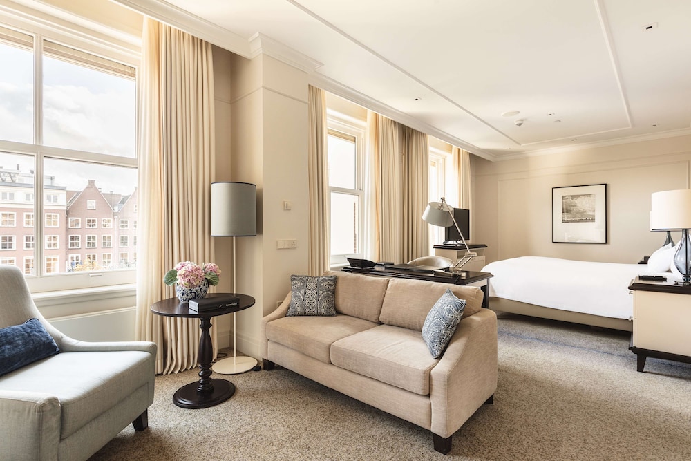 Junior Suite, 1 King Bed, Balcony