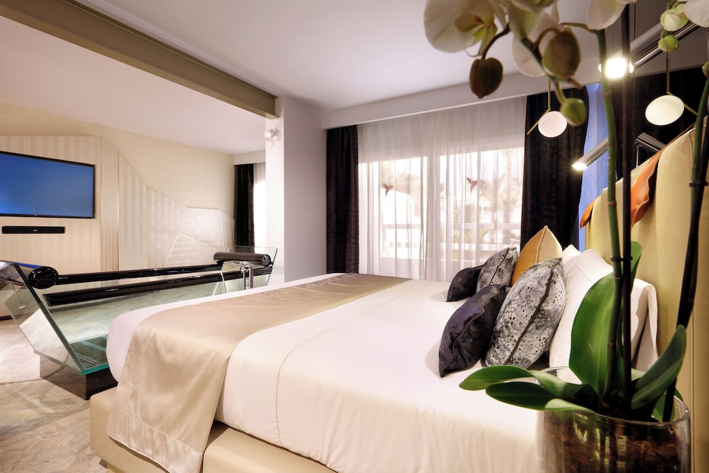 Club Suite – Entrance To Ushuaia Club Included photo