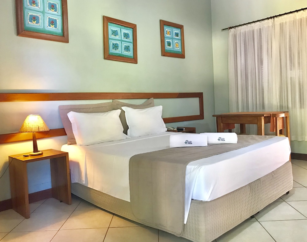 Deluxe Room, 1 Queen Bed photo 3