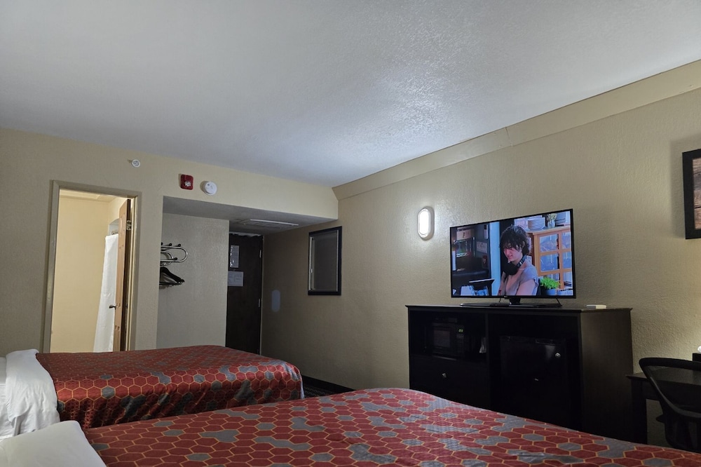 Room, 2 Double Beds, Non Smoking (Efficiency) - Photo 7