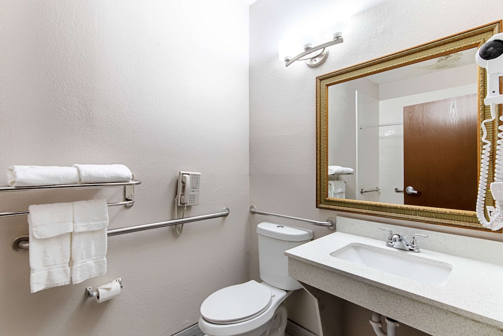 Suite, 2 Queen Beds - Photo 2