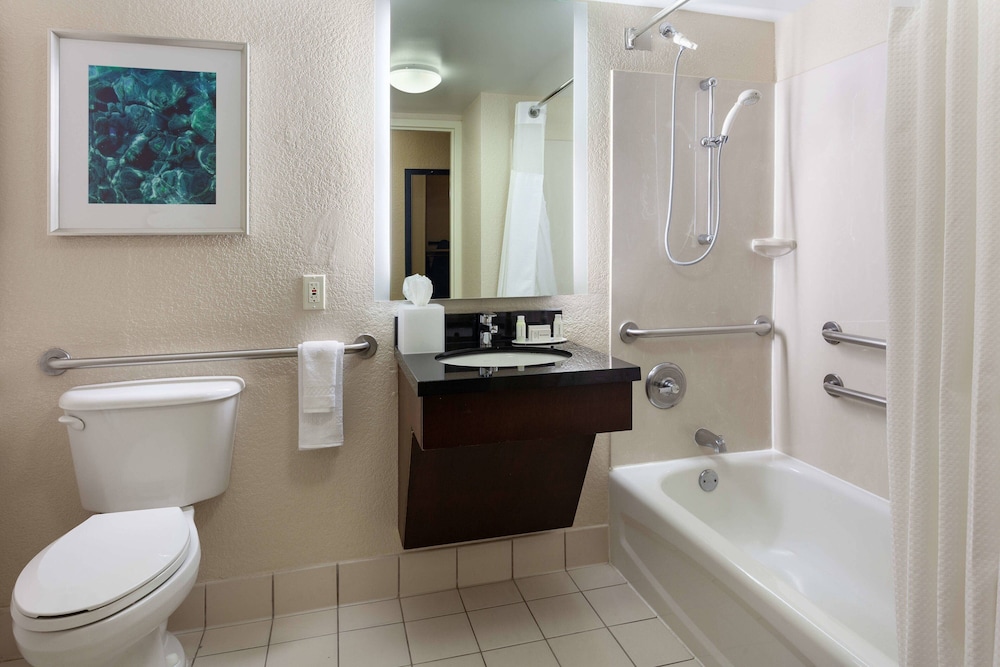 Available room thumbnail 5