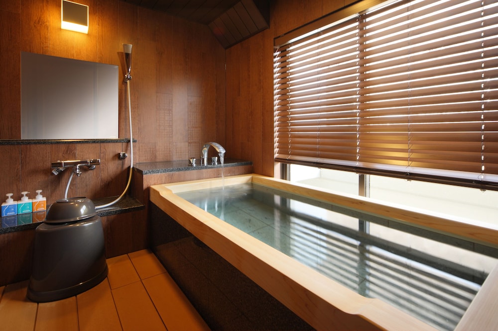 Traditional Superior Room with View bath (Hachibankan), Non-smoking photo 1