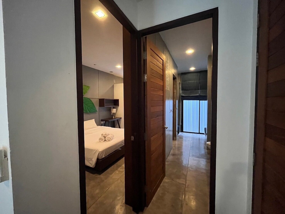 One Bed Suite Room - Photo 6