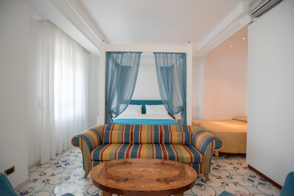 Junior Suite, Partial Sea View - Photo 5