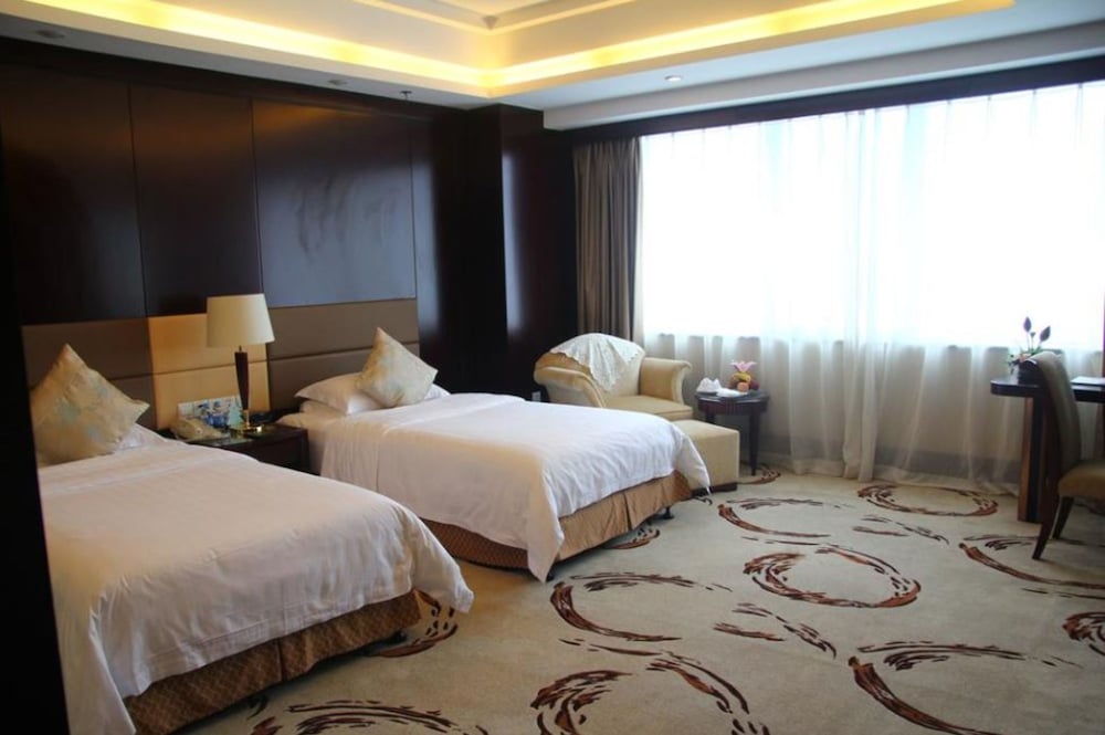 Basic Twin Room, 2 Twin Beds photo 3