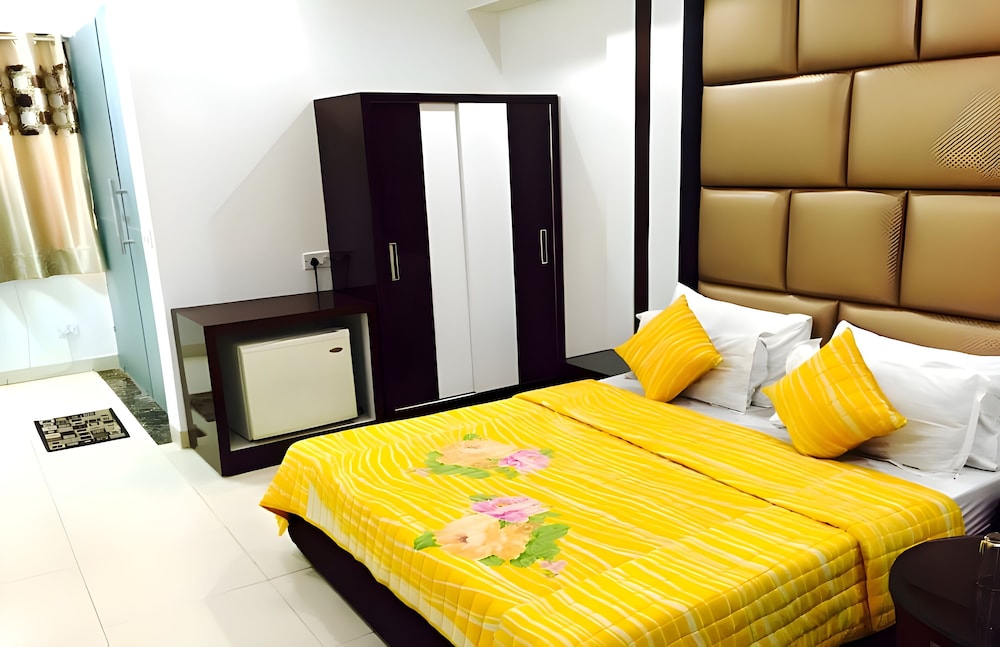 Deluxe Room, 1 Queen Bed - Photo 5