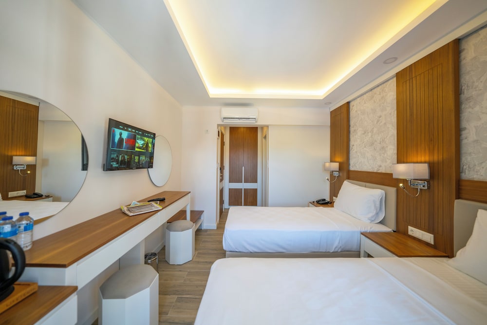 Standard Double or Twin Room photo 2