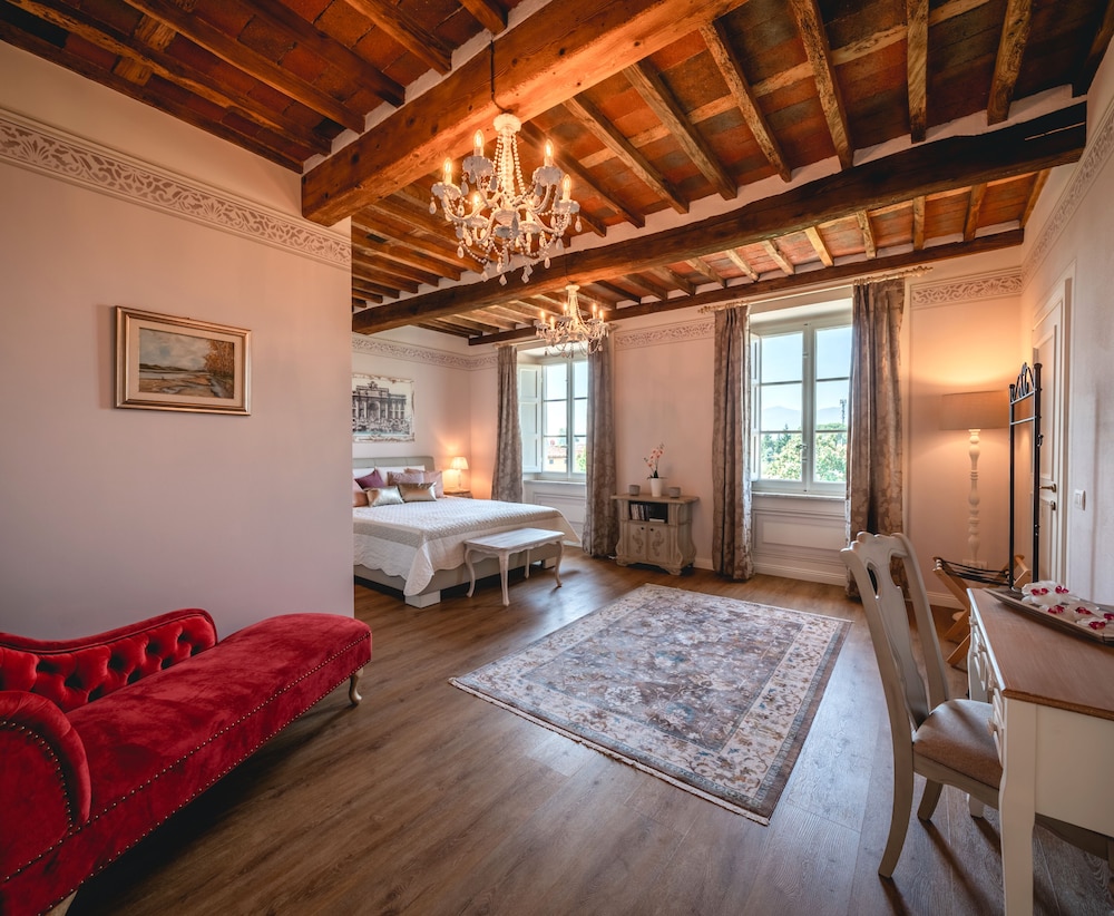 Luxury Quadruple Room, 1 King Bed with Sofa bed, Garden View (Lavanda)