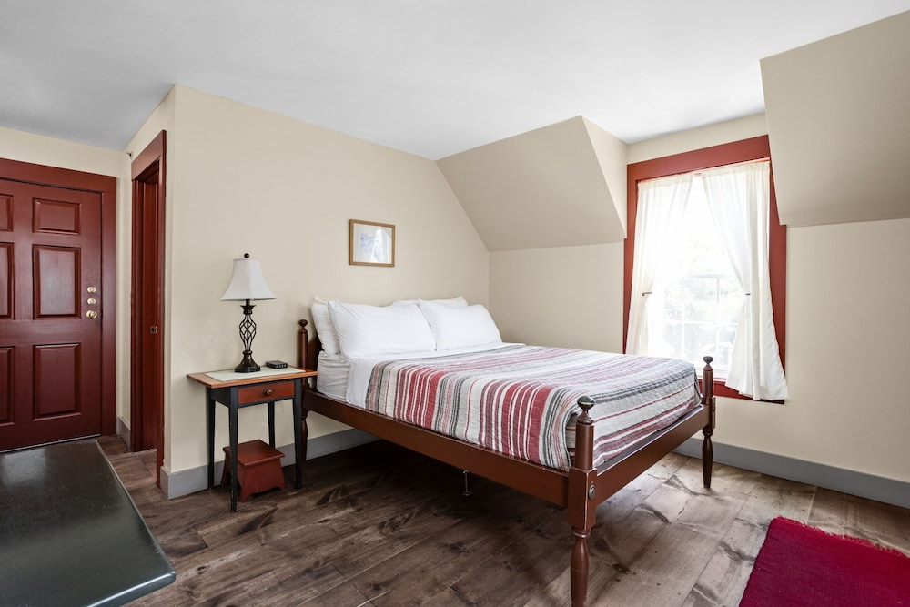 Standard Room, 1 Queen Bed - Photo 2