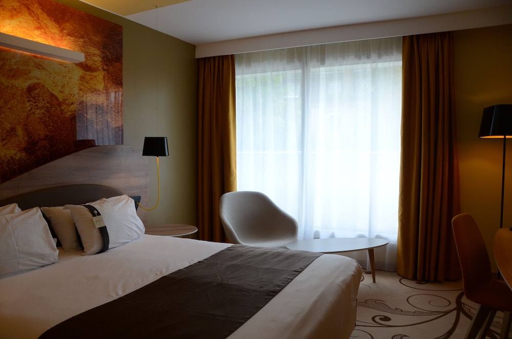 Premium Room, 1 Queen Bed, Balcony - Photo 2