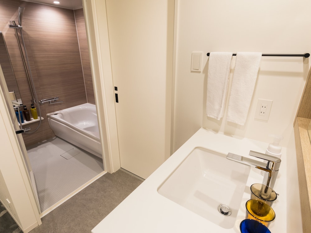 Deluxe Twin (Separate Bath and  Toilet) for 2 people - Non - Smoking photo 2