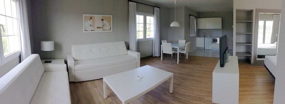 Superior Family Room (2 Adults + 2 Children) - Photo 3