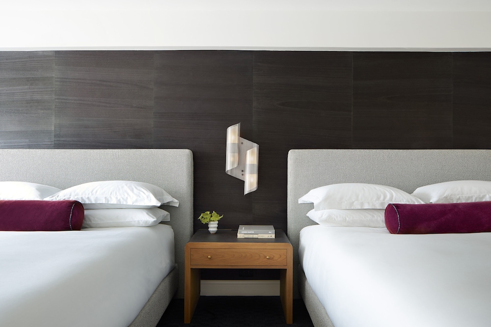 Room, 2 Queen Beds (Essential)